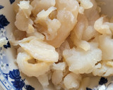 Foto del paso 2 de la receta: Empedrat, ensalada con bacalao, cebolla y encurtidos