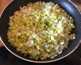 Foto del paso 2 de la receta Revuelto con puerros, muy rico