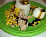 Foto del paso 3 de la receta: Arroz con maíz،queso fresco،atún y salsa de soja