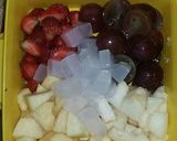 Foto langkah ke 2 dari resep Salad Buah Praktis.