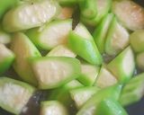 รูปขั้นตอนการทำที่ 1 ของ บวบผัดไข่