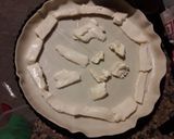 Foto del paso 2 de la receta: Tarta de choclo, arveja, queso y huevo