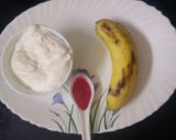A picture of step 1 of Banana Rose Smoothy.