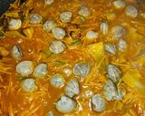 Foto del paso 11 de la receta: Fideos guisados con alcachofas, espárragos y chirlas
