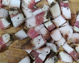 Foto del paso 1 de la receta: Radiatori en salsa Amatriciana
