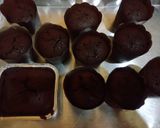 Foto langkah ke 4 dari resep Chocolate Muffin Flower Bouquet Cake.