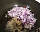 A picture of step 3 of Lasooni Palak.