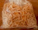 Foto langkah ke 2 dari resep Lumpia Semarang dengan Isian Bengkoang & Saos Cocolan Lumpia.