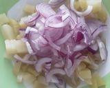 Foto del paso 3 de la receta: Ensalada de chayota / guatila / yota con cebolla morada.