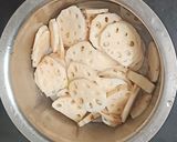 A picture of step 1 of Honey Chilli Lotus Stem.