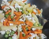 A picture of step 3 of Carrot green peas mix sabji.