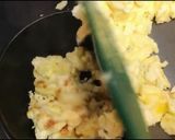 A picture of step 5 of Chinese Stir-Fried Eggs and Tomatoes 蕃茄炒蛋.