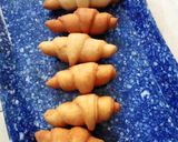 A picture of step 6 of Croissant doughnuts.