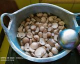 Foto langkah ke 2 dari resep Tumis jamur merang pedas.
