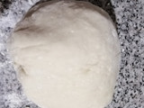 Ñoquis con harina leudante y salsa roja