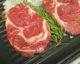 Foto langkah ke 3 dari resep Rib eye Steak with mushroom gravy sauce (dg saus kearifan lokal).