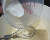 Foto del paso 3 de la receta: Magdalenas 🧁 de limón y coco rellenas de leche condensada