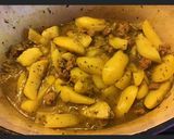 Une image de l'étape 4 de Porc aux pommes de terre et chou épices tajine.