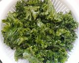 Foto langkah ke 3 dari resep Kale Chips.