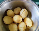 A picture of step 1 of Rasila Dahi Aloo.