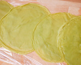 Foto langkah ke 4 dari resep Matcha Towel Crepe Roll Cake.