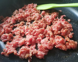 Foto del paso 1 de la receta: Tiburones de pasta con carne a la bechamel