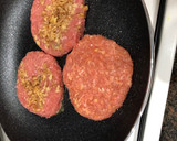 Foto del paso 2 de la receta: Hamburguesa de pollo con flor de tomate y pimiento asado