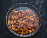 Foto langkah ke 1 dari resep Almond mylk.