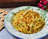 Foto langkah ke 5 dari resep Tumis Mie Kuning Basah.