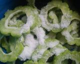 Foto langkah ke 3 dari resep Pare Crispy (Paria Goreng Tepung).