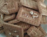 પારલે બિસ્કીટ રોલ (Parle Biscuits Roll Recipe In Gujarati) રેસીપી સ્ટેપ1ફોટો