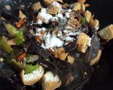 Foto langkah ke 3 dari resep Tumis Jamur Tahu Cabe Gendot.