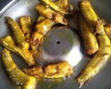 A picture of step 1 of Gule macher tok Or sour gule fish.