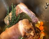 Foto del paso 4 de la receta: Codillos de cerdo al horno