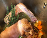 Foto del paso 4 de la receta: Codillos de cerdo al horno