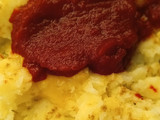 Ñoquis de remolacha rellenos + salsa de morrón al curry