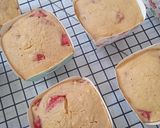Foto langkah ke 9 dari resep Strawberry Muffin.