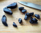 Foto del paso 1 de la receta: Sopa de ajo negro