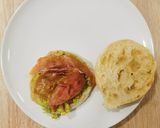 Foto del paso 5 de la receta: Hamburguesa casera de guacamole, jamón serrano y crema de queso