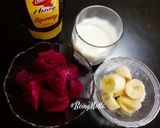 A picture of step 1 of Banana-Dragon fruit Smoothie.