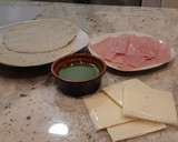 Foto del paso 3 de la receta: Wrap de pesto, jamón y queso