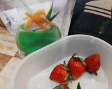 Foto langkah ke 1 dari resep Puding Pandan Strawberry.