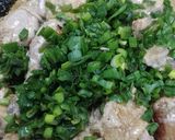 Foto del paso 2 de la receta: Muslos de pollo al verdeo