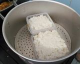 Foto langkah ke 5 dari resep Nasi Tim Ayam Telur.