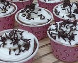 Foto langkah ke 6 dari resep Black forest Cup Cake.