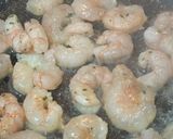 Foto del paso 2 de la receta: Risotto de gambas, espinacas y champiñones (arroz)