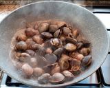 Foto del passaggio 1 della ricetta Spaghetti alle vongole