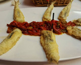 Foto del paso 5 de la receta: Anchoas rebozadas en tempura con pimientos