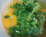 Hình bước làm 1 của món Hẹ chiên trứng