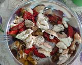Foto del paso 7 de la receta Ensalada templada de pechugas de pavo con pimientos y queso mozzarella